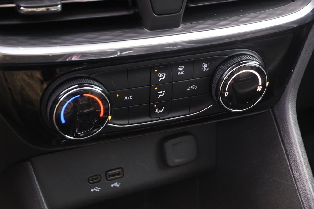 Buick Encore GX Vehicle Image 16