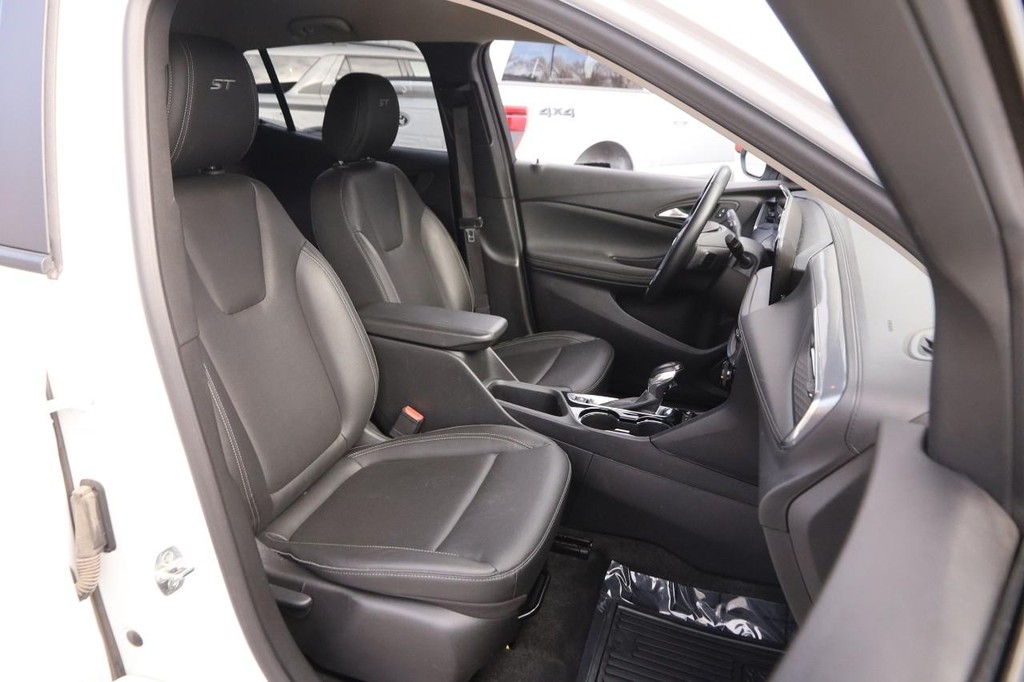 Buick Encore GX Vehicle Image 24