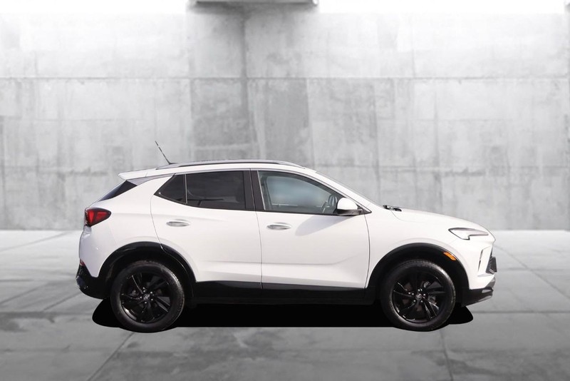 Buick Encore GX Vehicle Full-screen Gallery Image 05