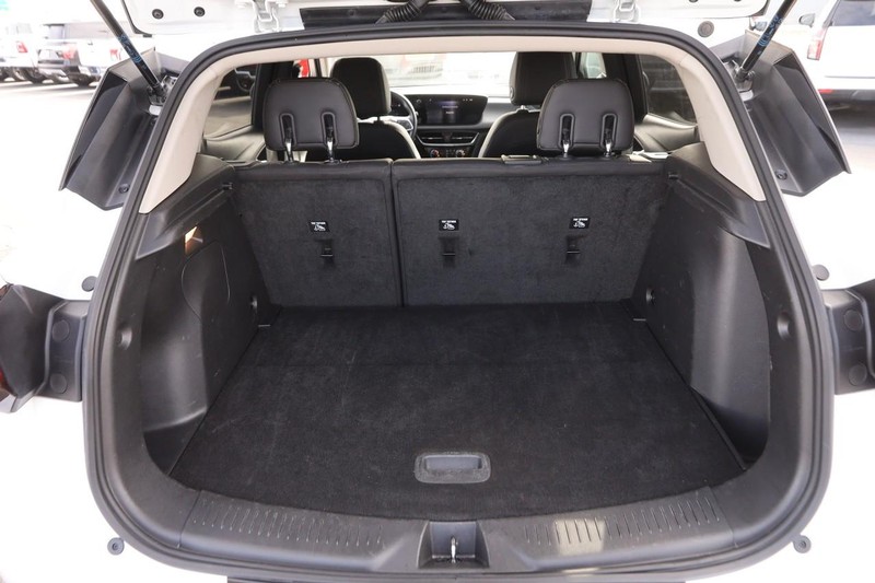 Buick Encore GX Vehicle Full-screen Gallery Image 07