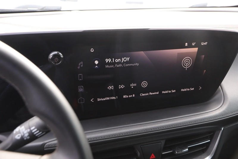 Buick Encore GX Vehicle Full-screen Gallery Image 14