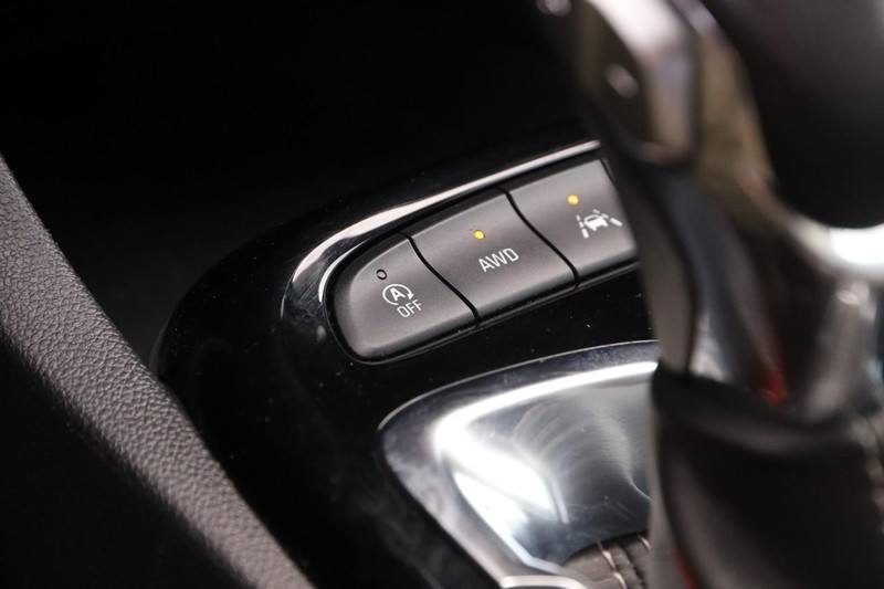 Buick Encore GX Vehicle Full-screen Gallery Image 17