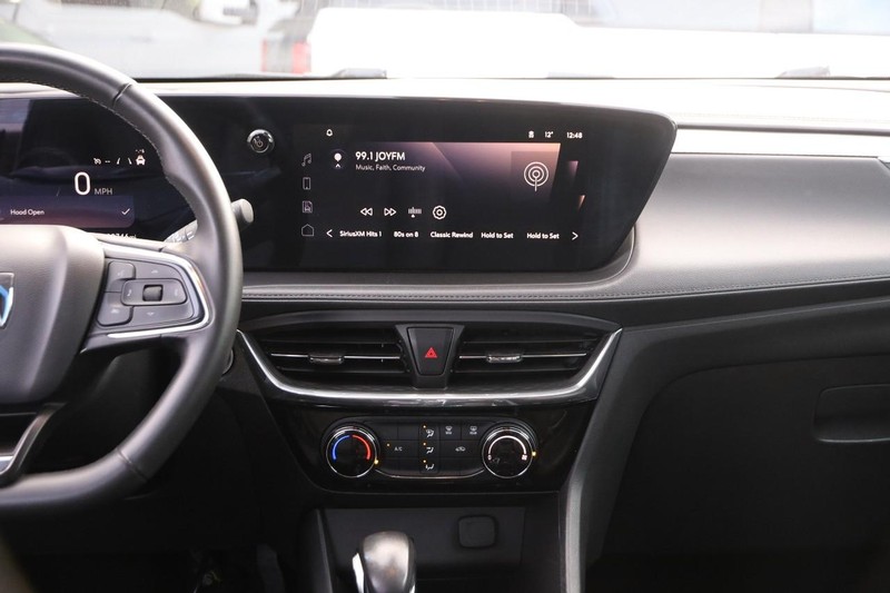Buick Encore GX Vehicle Full-screen Gallery Image 22
