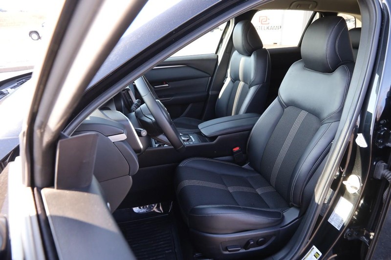 Mazda CX-50 Vehicle Image 09