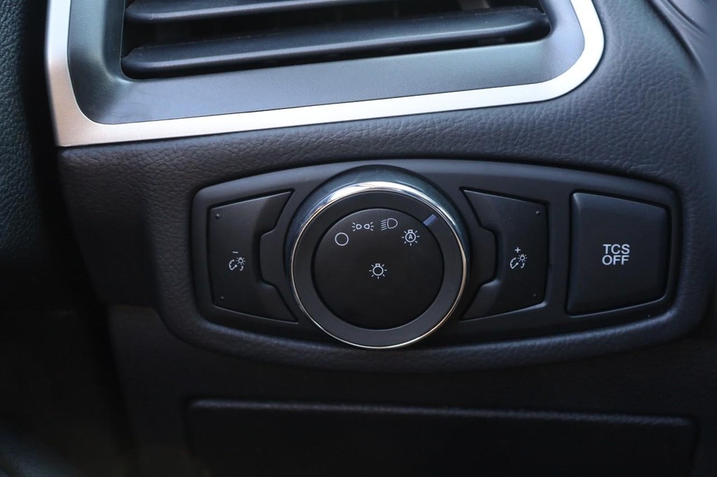 Ford Edge Vehicle Image 18