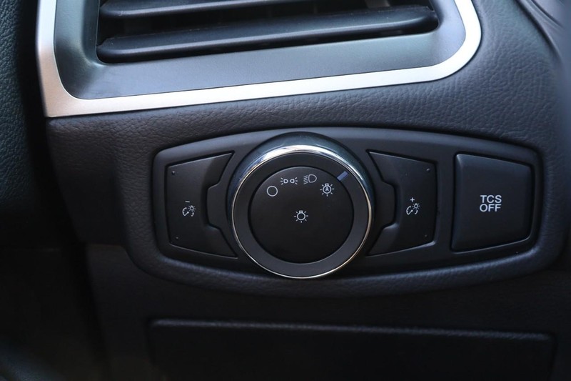 Ford Edge Vehicle Image 18