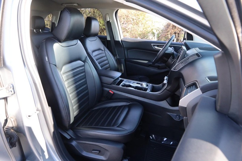 Ford Edge Vehicle Image 24