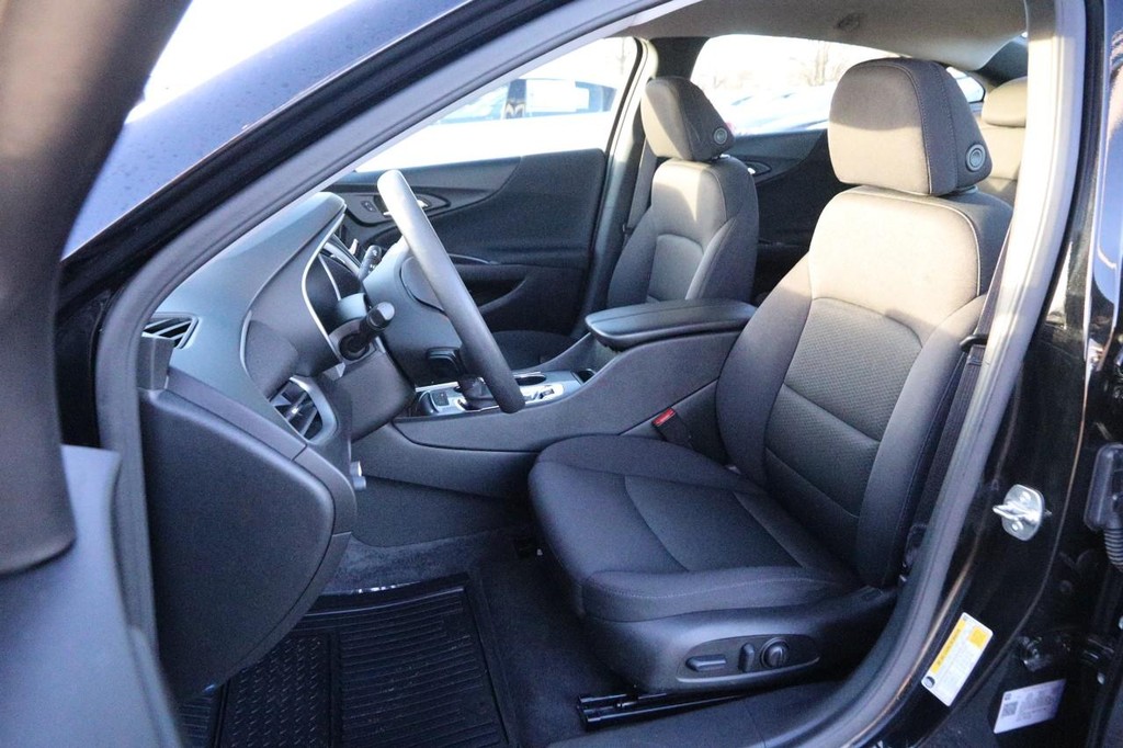 Chevrolet Malibu Vehicle Image 08