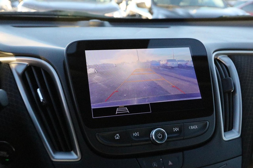 Chevrolet Malibu Vehicle Image 16