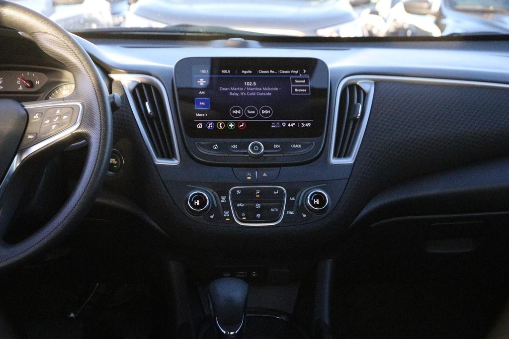 Chevrolet Malibu Vehicle Image 22