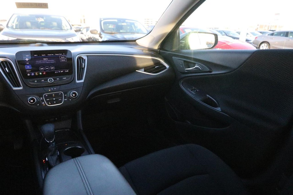 Chevrolet Malibu Vehicle Image 23