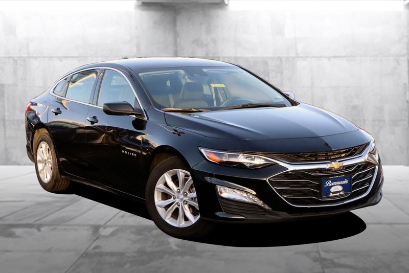 Chevrolet Malibu Vehicle Full-screen Gallery Image 2
