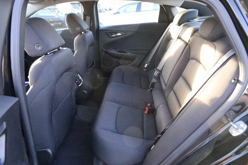 Chevrolet Malibu Vehicle Full-screen Gallery Image 9