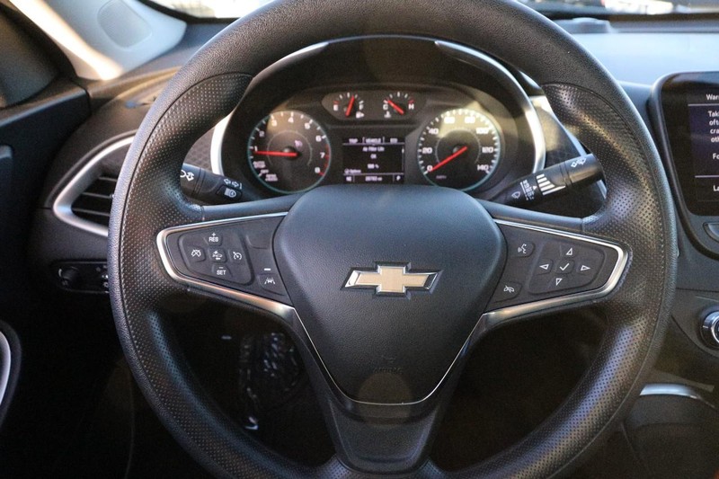 Chevrolet Malibu Vehicle Full-screen Gallery Image 10