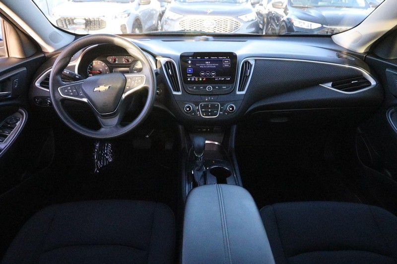 Chevrolet Malibu Vehicle Full-screen Gallery Image 19