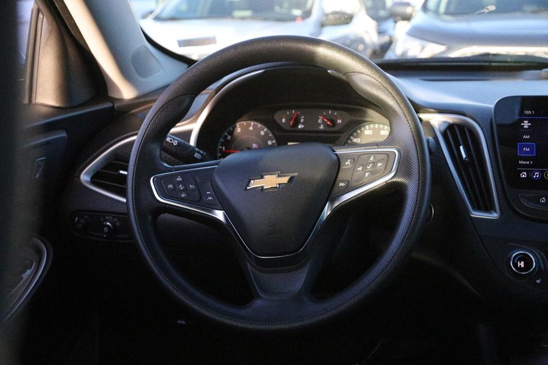 Chevrolet Malibu Vehicle Full-screen Gallery Image 21