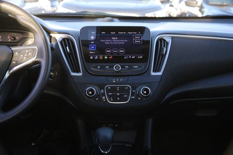 Chevrolet Malibu Vehicle Full-screen Gallery Image 22