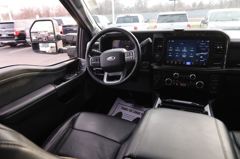 Ford Super Duty F-350 SRW Vehicle Image 22