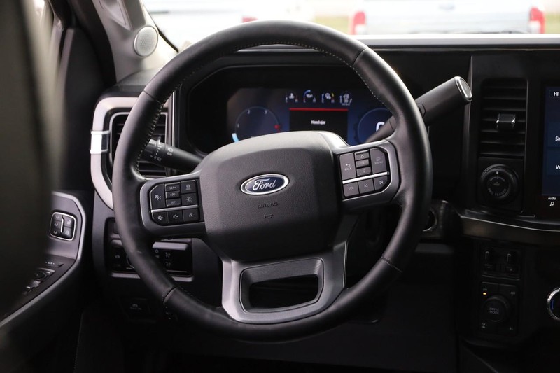 Ford Super Duty F-350 SRW Vehicle Image 23