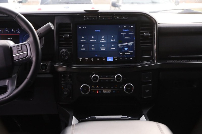 Ford Super Duty F-350 SRW Vehicle Image 24