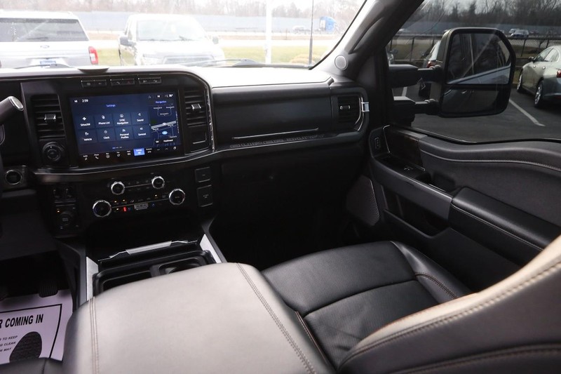 Ford Super Duty F-350 SRW Vehicle Image 25