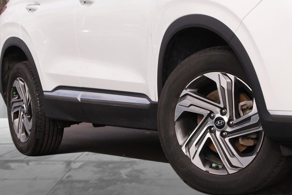 Hyundai Santa Fe Vehicle Image 03