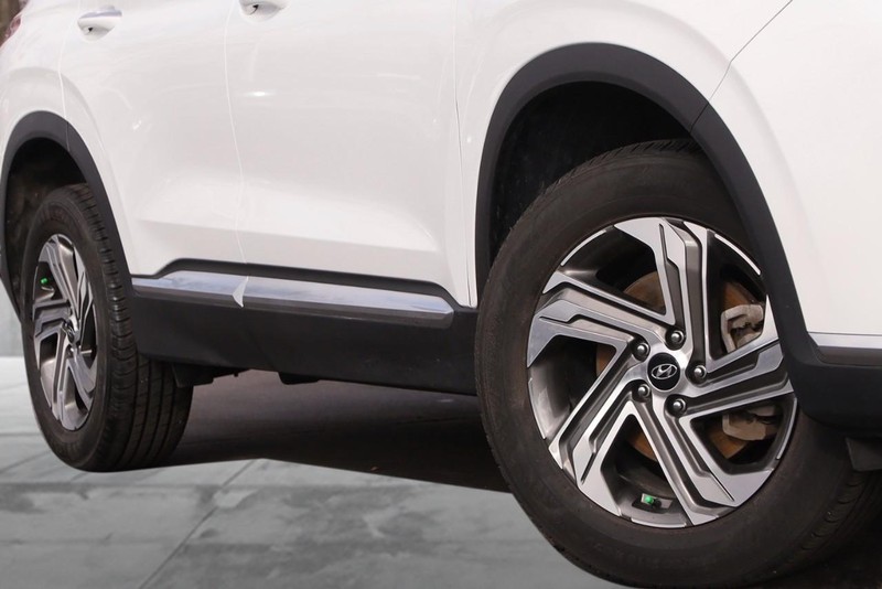 Hyundai Santa Fe Vehicle Image 03