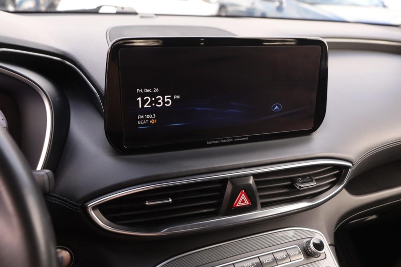 Hyundai Santa Fe Vehicle Image 16