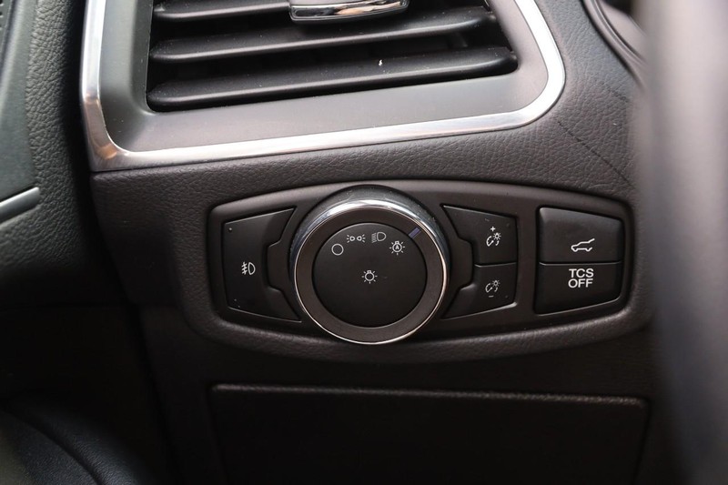 Ford Edge Vehicle Image 19