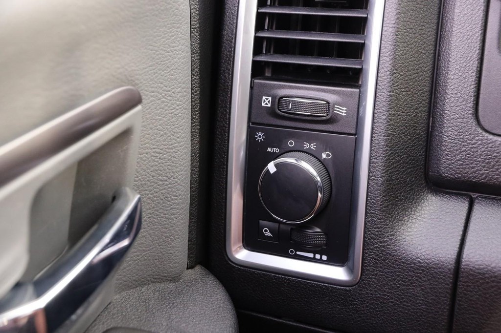 Ram 1500 Classic Vehicle Image 17