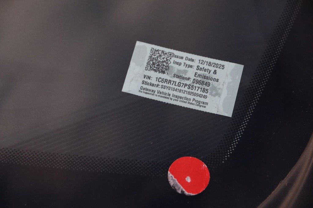 Ram 1500 Classic Vehicle Image 26