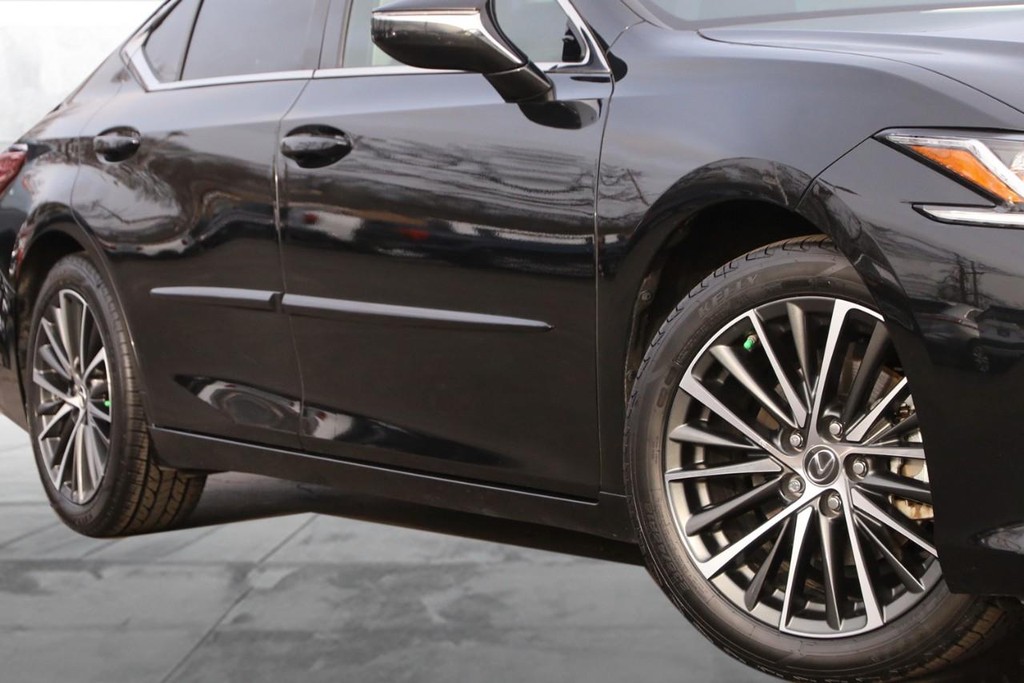 Lexus ES Vehicle Image 03