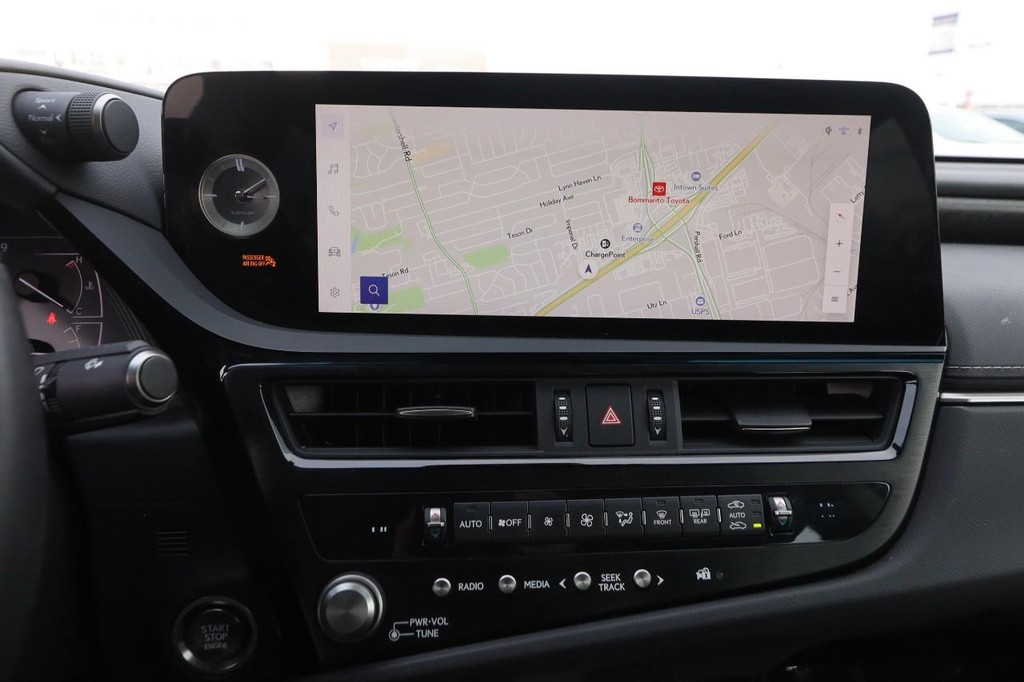 Lexus ES Vehicle Image 16