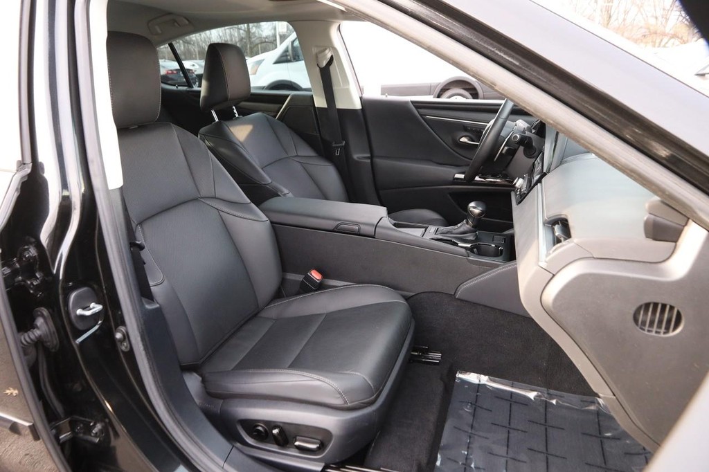 Lexus ES Vehicle Image 20