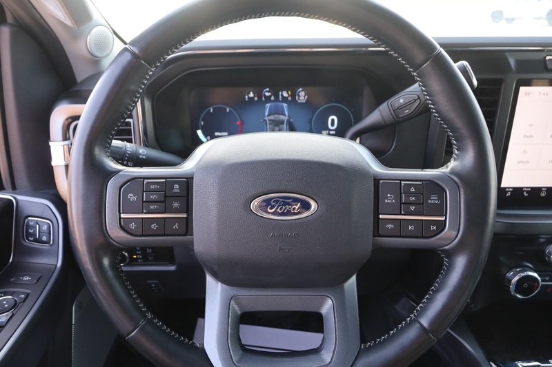 Ford Super Duty F-350 SRW Vehicle Image 10