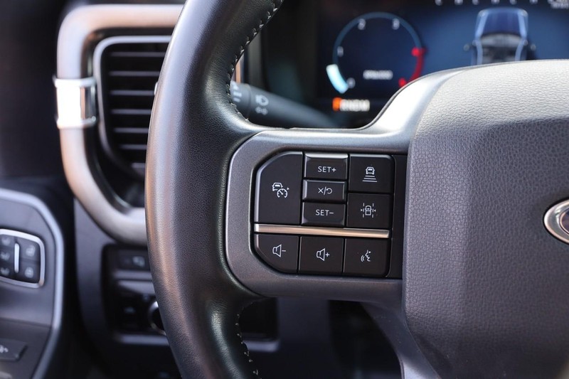 Ford Super Duty F-350 SRW Vehicle Image 11