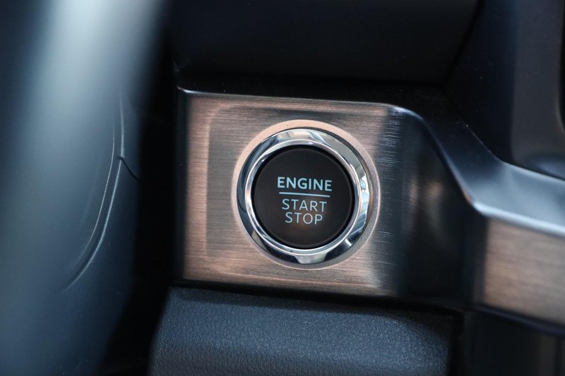 Ford Super Duty F-350 SRW Vehicle Image 14