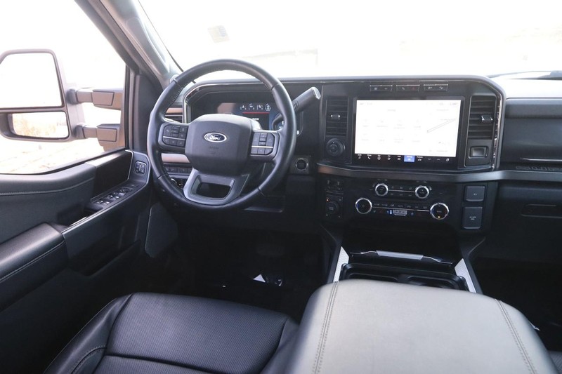 Ford Super Duty F-350 SRW Vehicle Image 22