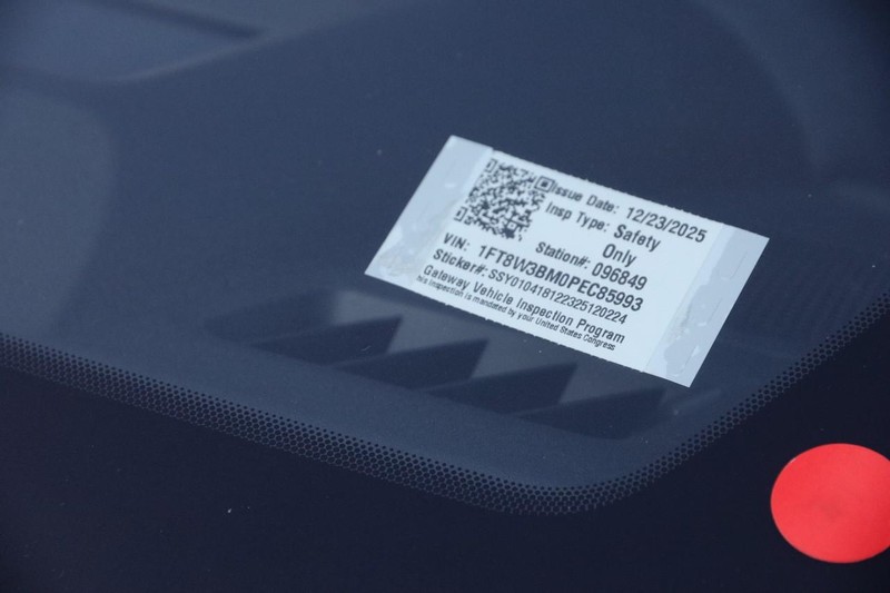 Ford Super Duty F-350 SRW Vehicle Image 29