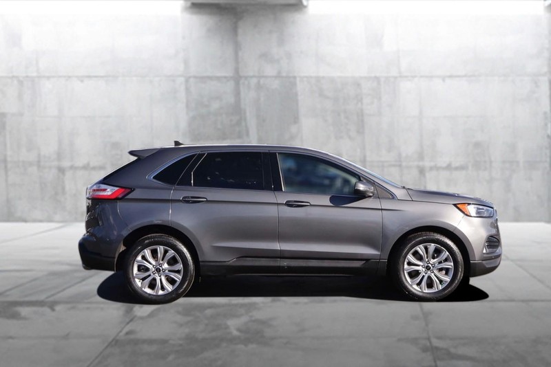 Ford Edge Vehicle Full-screen Gallery Image 5