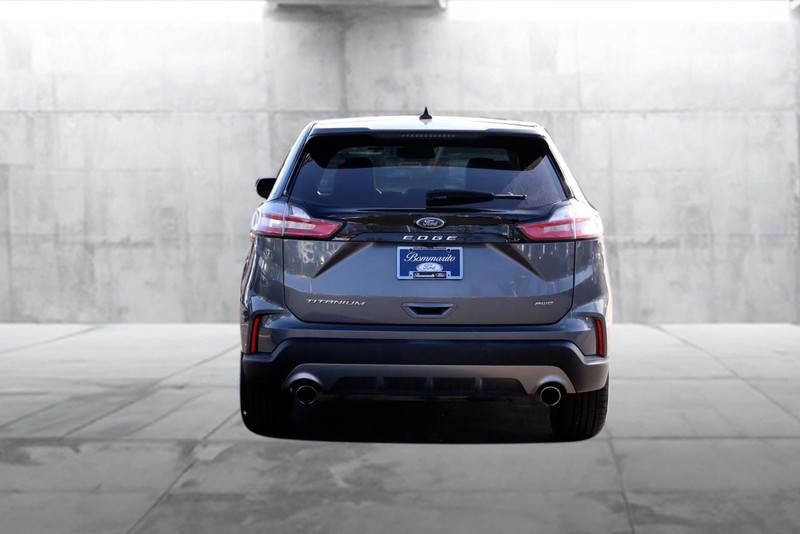 Ford Edge Vehicle Full-screen Gallery Image 6