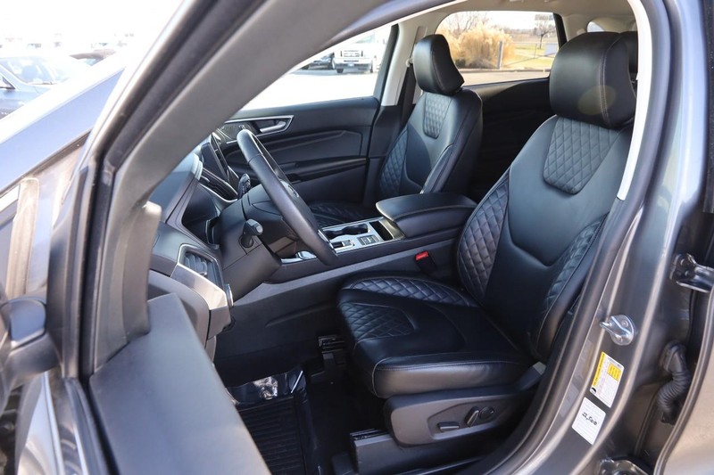 Ford Edge Vehicle Full-screen Gallery Image 9