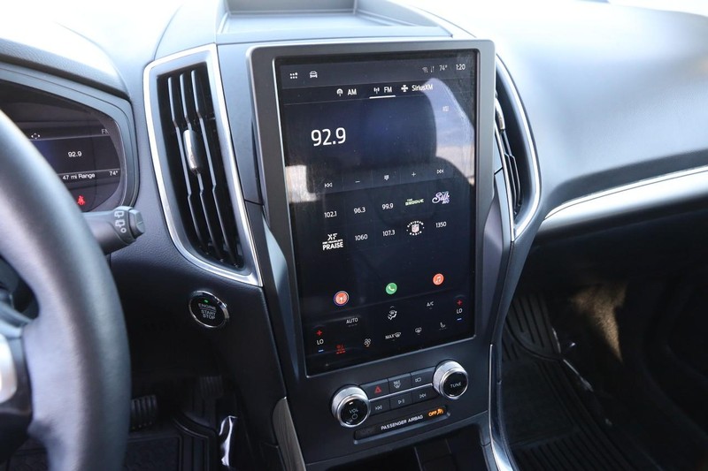 Ford Edge Vehicle Full-screen Gallery Image 16