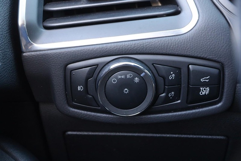 Ford Edge Vehicle Full-screen Gallery Image 20