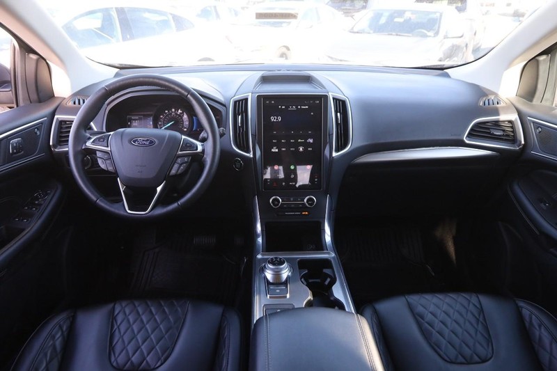 Ford Edge Vehicle Full-screen Gallery Image 21