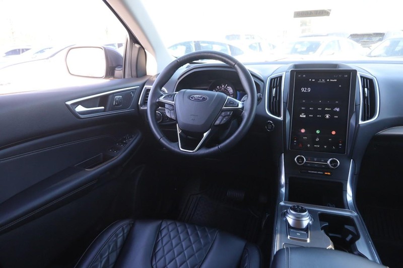 Ford Edge Vehicle Full-screen Gallery Image 22