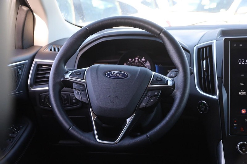 Ford Edge Vehicle Full-screen Gallery Image 23