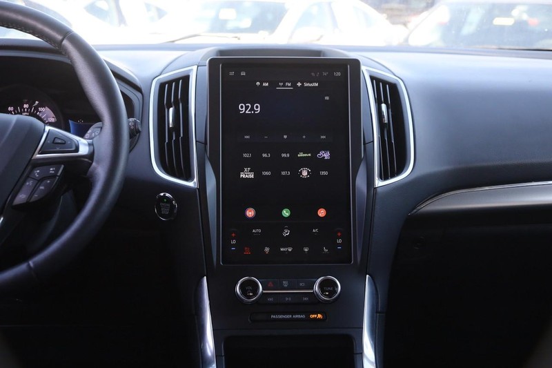 Ford Edge Vehicle Full-screen Gallery Image 24