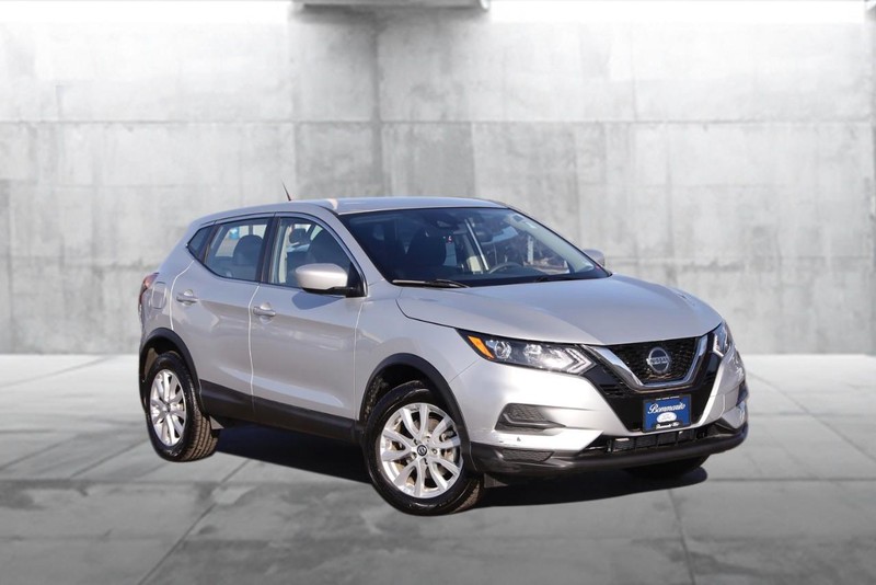 Nissan Rogue Sport Vehicle Image 02