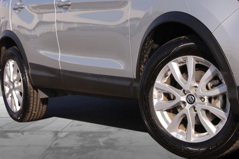 Nissan Rogue Sport Vehicle Image 03